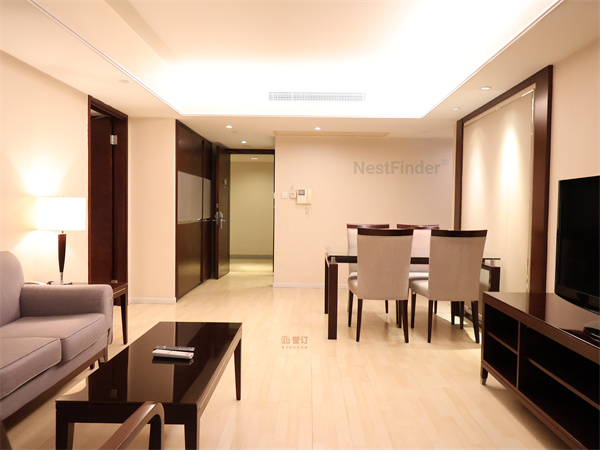 汇贤豪庭公寓这个清明，就让我们栖居汇贤豪庭，选一套心仪的房型，牵着风筝线，奔跑在胡同的暖阳里，把一冬的沉闷放飞，把春日的欢喜收藏，在古都的文脉与烟火中，邂逅一场与春天的温柔相遇。